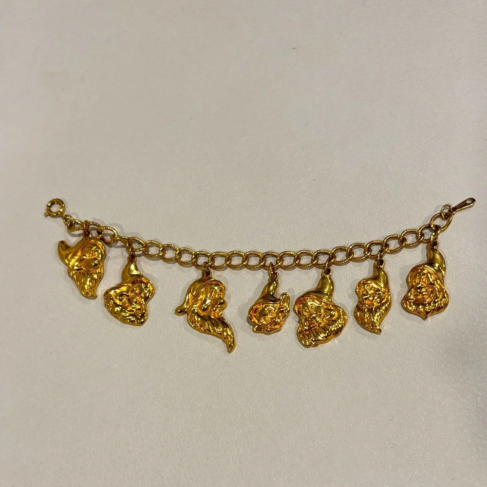 Vintage 1994 Gold Tone Snow White & Seven Dwarfs Charm Bracelet